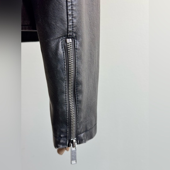 Universal Thread Black Faux Leather Motorcycle Jacket, Women's Size Medium - Picture 3 of 14